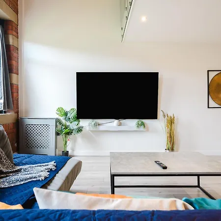 Bradford Premium Serviced Accommodation - Perfect For Contractors & Families I Free Parking I Fast Wifi