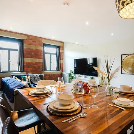 Bradford Premium Serviced Accommodation - Perfect For Contractors & Families I Free Parking I Fast Wifi