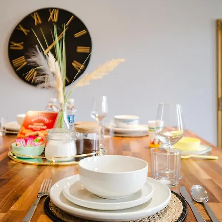 Bradford Premium Serviced Accommodation - Perfect For Contractors & Families I Free Parking I Fast Wifi Bradford (West Yorkshire)