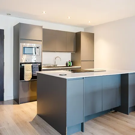 Apartment Bradford Premium Serviced Accommodation - Perfect For Contractors & Families I Free Parking I Fast Wifi Bradford (West Yorkshire)