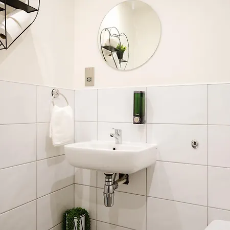 Apartment Bradford Premium Serviced Accommodation - Perfect For Contractors & Families I Free Parking I Fast Wifi *