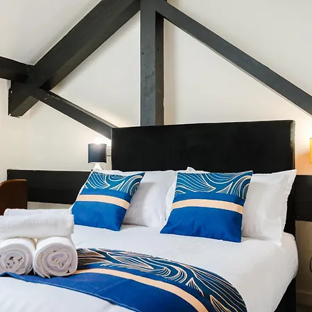 Bradford Premium Serviced Accommodation - Perfect For Contractors & Families I Free Parking I Fast Wifi Apartment