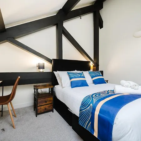 Bradford Premium Serviced Accommodation - Perfect For Contractors & Families I Free Parking I Fast Wifi Apartment Bradford (West Yorkshire)
