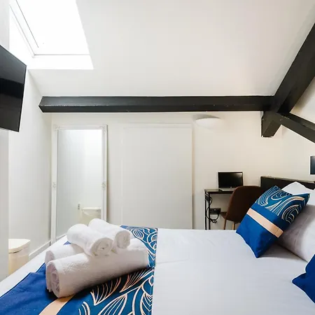 Bradford Premium Serviced Accommodation - Perfect For Contractors & Families I Free Parking I Fast Wifi