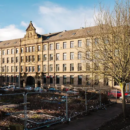 Bradford Premium Serviced Accommodation - Perfect For Contractors & Families I Free Parking I Fast Wifi *