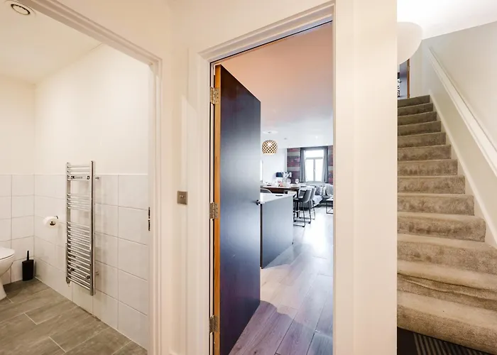 Premium Serviced דירה *